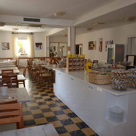 Albergo Larenzia Cattolica Exterior photo