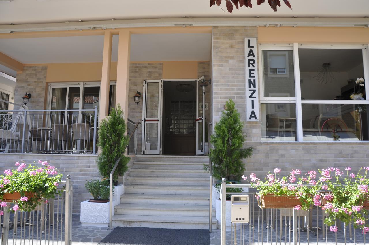 Albergo Larenzia Cattolica Exterior photo