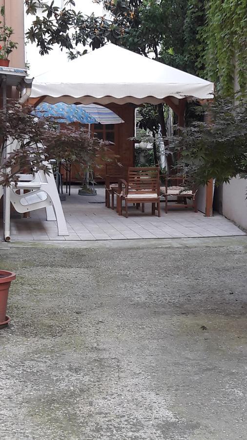 Albergo Larenzia Cattolica Exterior photo